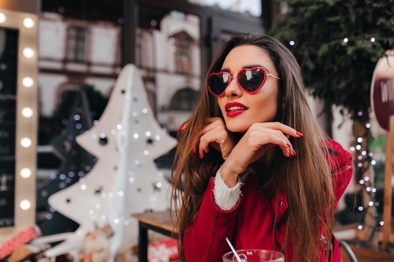 Rouă de eleganță: Roșu, culoarea lui Decembrie!