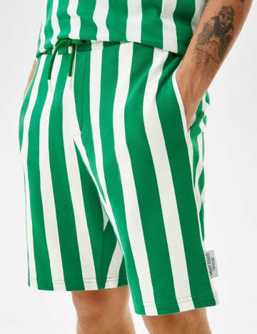 Pantaloni scurti Bershka, verde