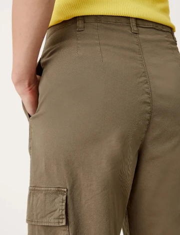 Pantaloni s.Oliver, kaki Verde