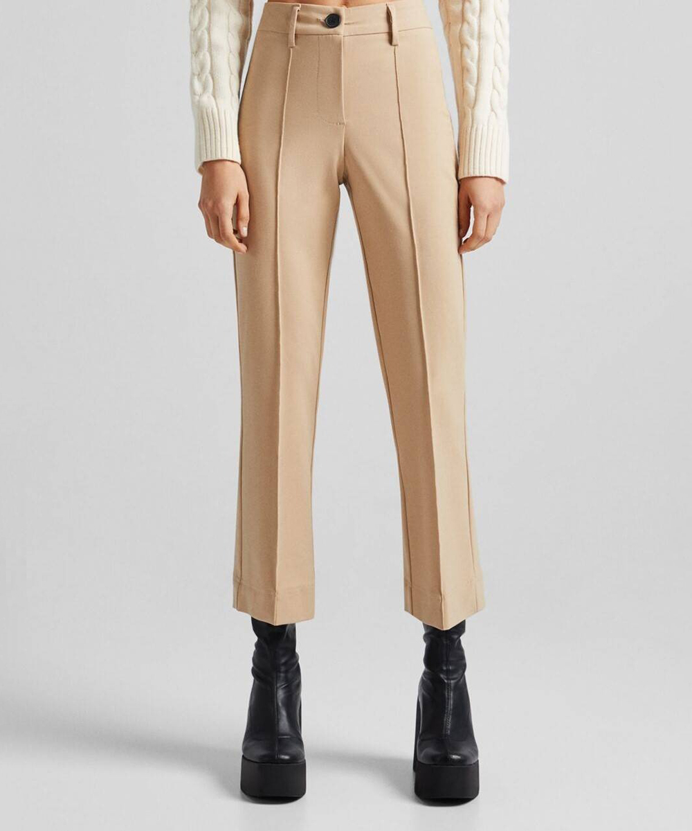 Pantaloni on sale beige bershka