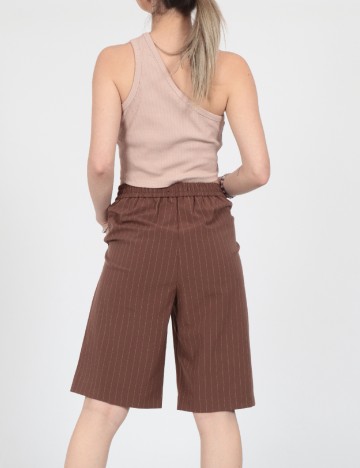 Pantaloni scurti Vero Moda, maro