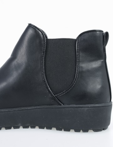 Ghete Reserved, negru