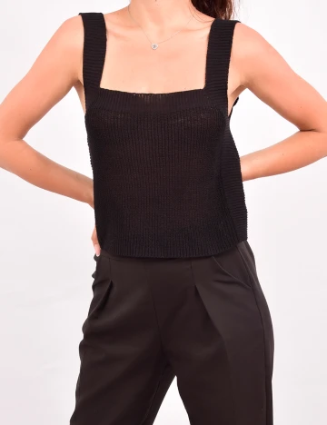 Maiou Zara, negru