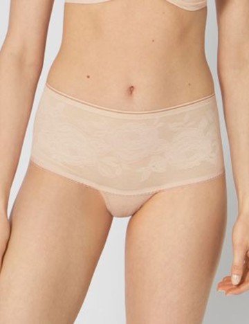 Chilot Triumph, nude