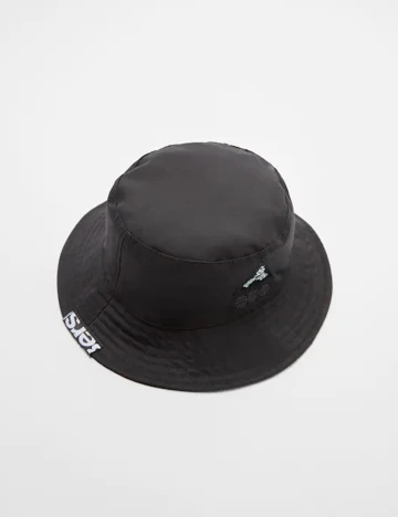 Basca Bershka, negru Negru