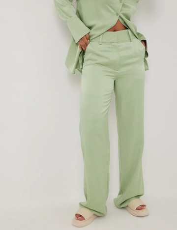 Pantaloni NA-KD, verde, 36