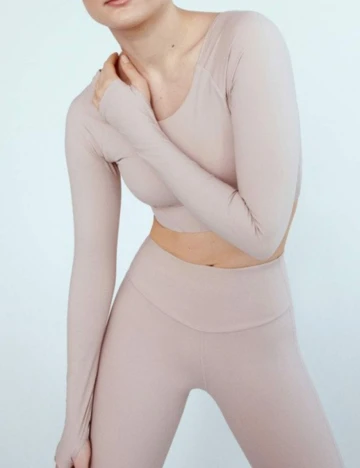 Top Reserved, nude