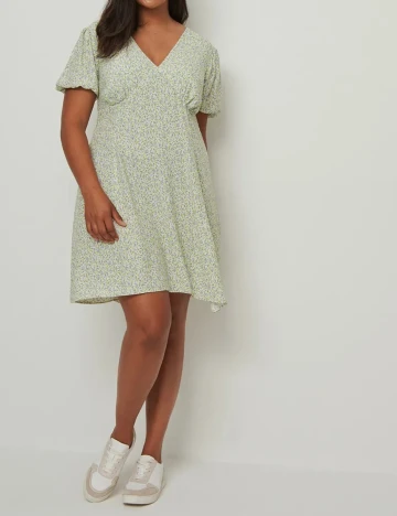 Rochie scurta NA-KD Plus Size, floral