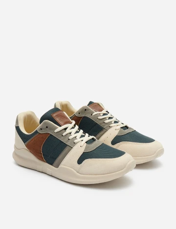 Adidasi House Brand, mix culori