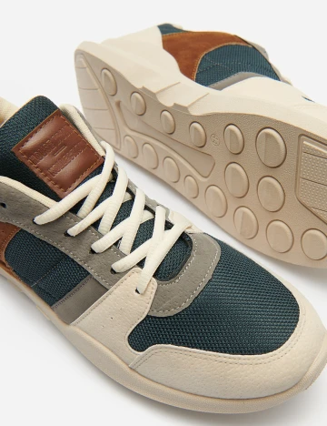 Adidasi House Brand, mix culori