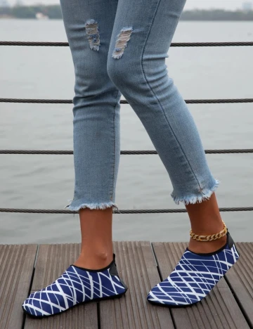 Papuci de casa SHEIN, albastru