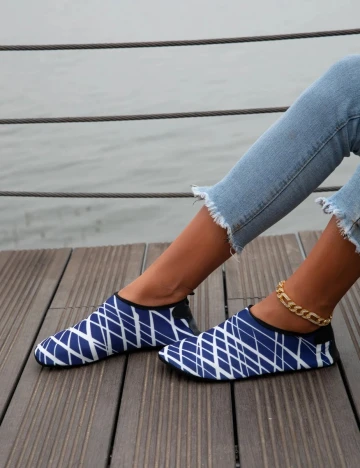 Papuci de casa SHEIN, albastru