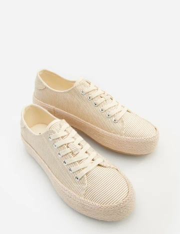 Tenisi Reserved, crem
