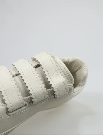 Adidasi Reserved, bej