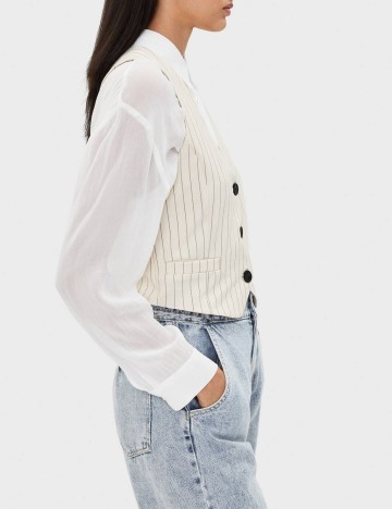 Vesta Bershka, bej