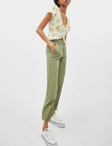 Pantaloni Bershka, verde, 32