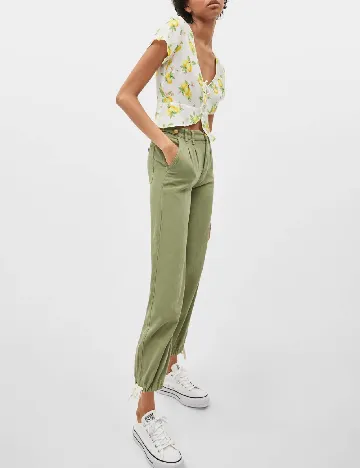 Pantaloni Bershka, verde
