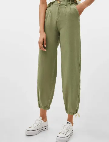 Pantaloni Bershka, verde