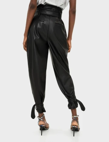 Pantaloni Bershka, negru
