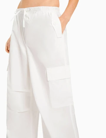 Pantaloni Bershka, alb Alb
