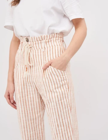 Pantaloni Bershka, alb/imprimeu