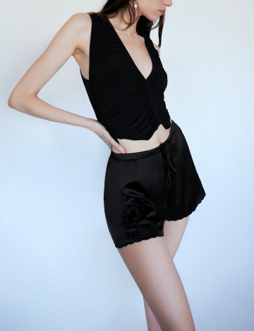 Maiou Zara, negru