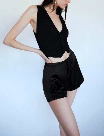 Maiou Zara, negru