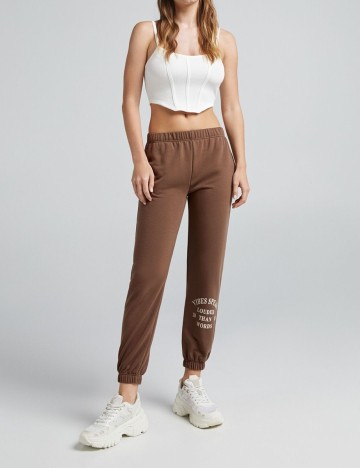Pantaloni Bershka, maro