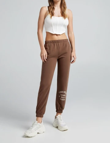 Pantaloni Bershka, maro