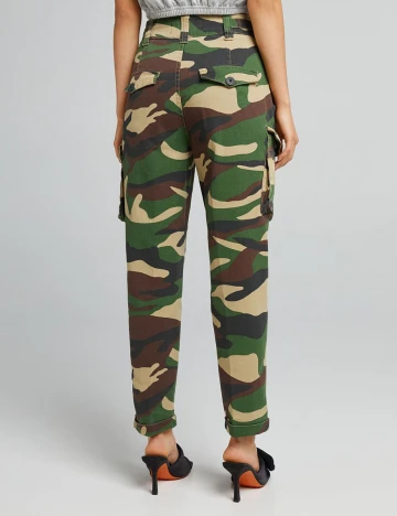 Pantaloni Bershka, army