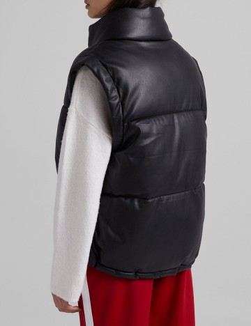 Vesta Bershka, negru