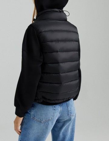 Vesta Bershka, negru