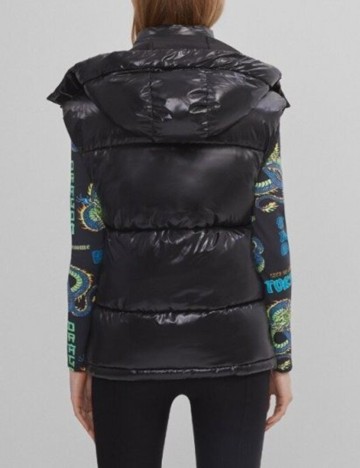 Vesta Bershka, negru
