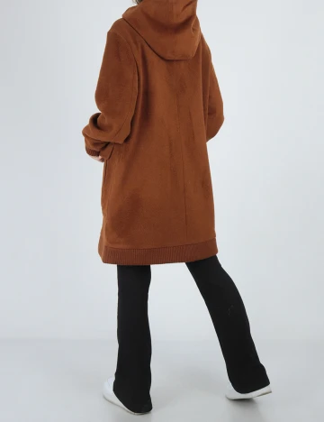 Palton Comma, maro