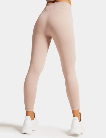 Colanti Guess, nude