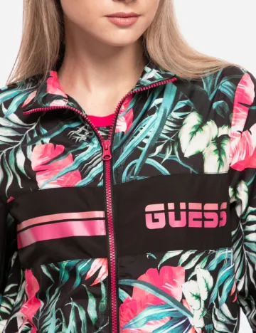 Jacheta Guess, mix culori