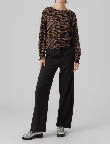 
						Bluza Vero Moda, maro
