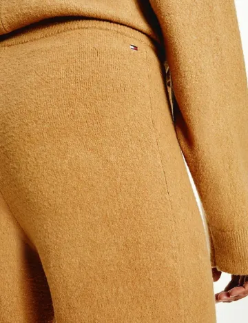 Pantaloni Tommy Hilfiger, maro
