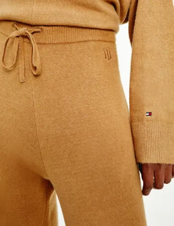 Pantaloni Tommy Hilfiger, maro