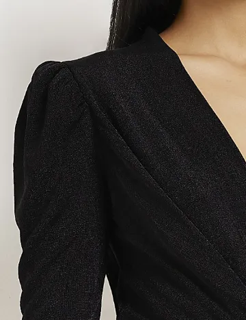 Body River Island, negru