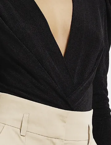 Body River Island, negru