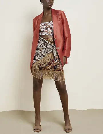 Sacou River Island, caramiziu