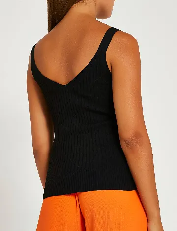 Maiou River Island, negru