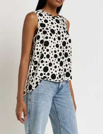 Maiou River Island, alb-negru