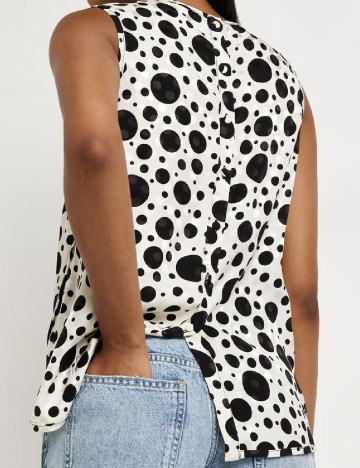 Maiou River Island, alb-negru