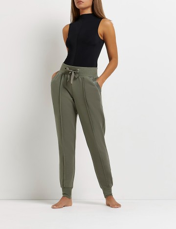 Body River Island, negru