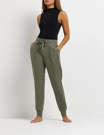 Body River Island, negru