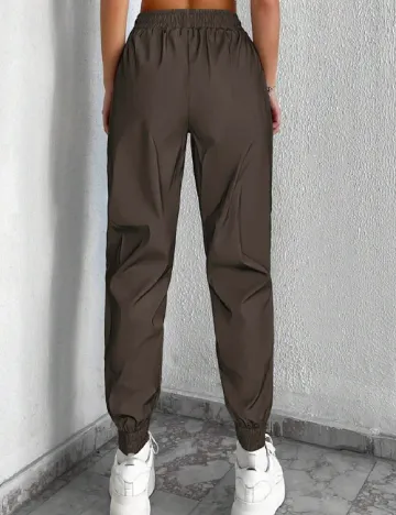 Pantaloni SHEIN, maro Maro