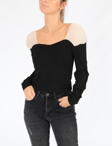 Top Dazy, negru