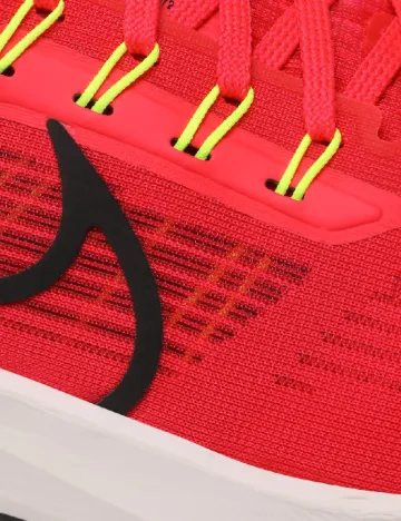 Adidasi Nike, rosu